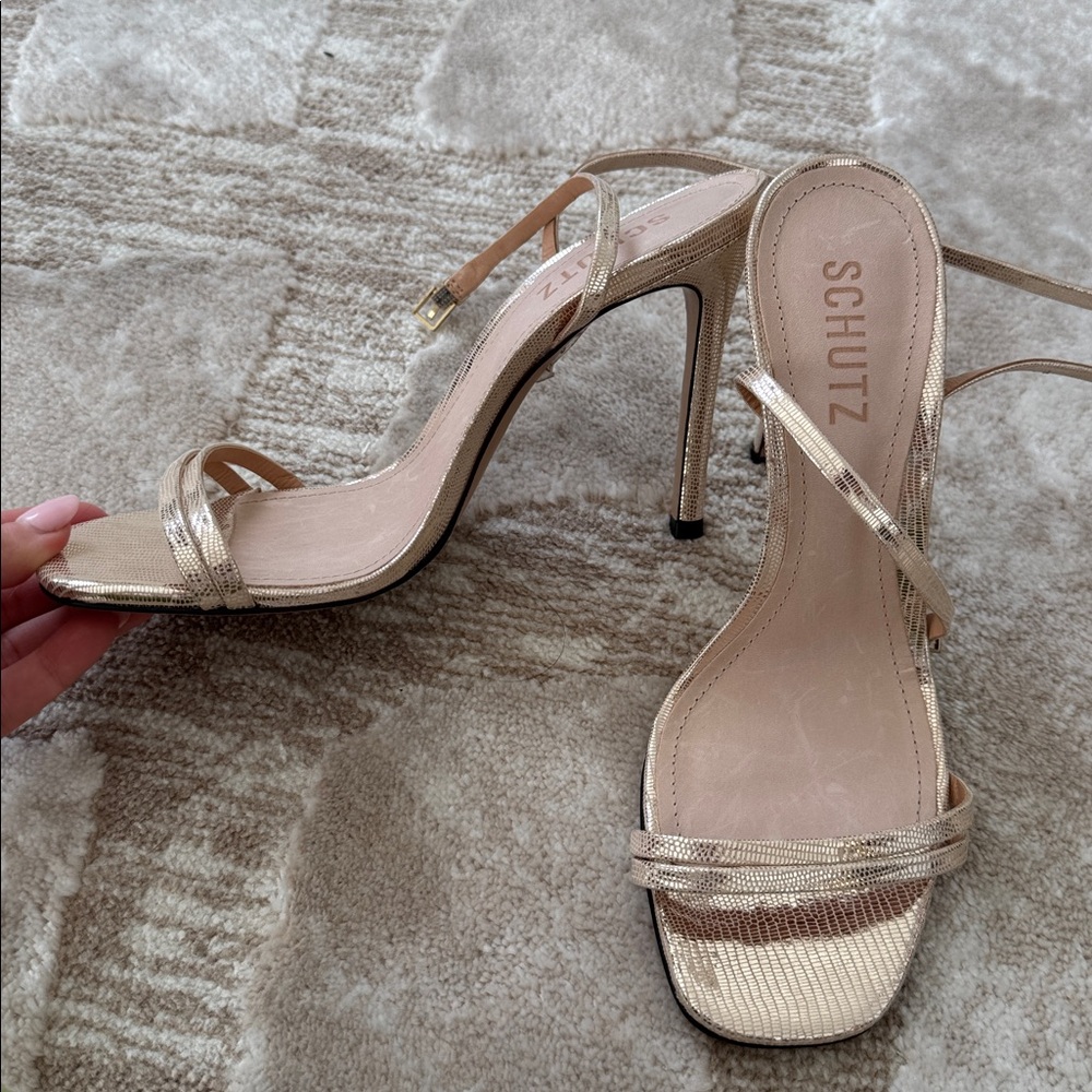 Schultz Gold Strappy Heels NWT - Picture 2 of 4
